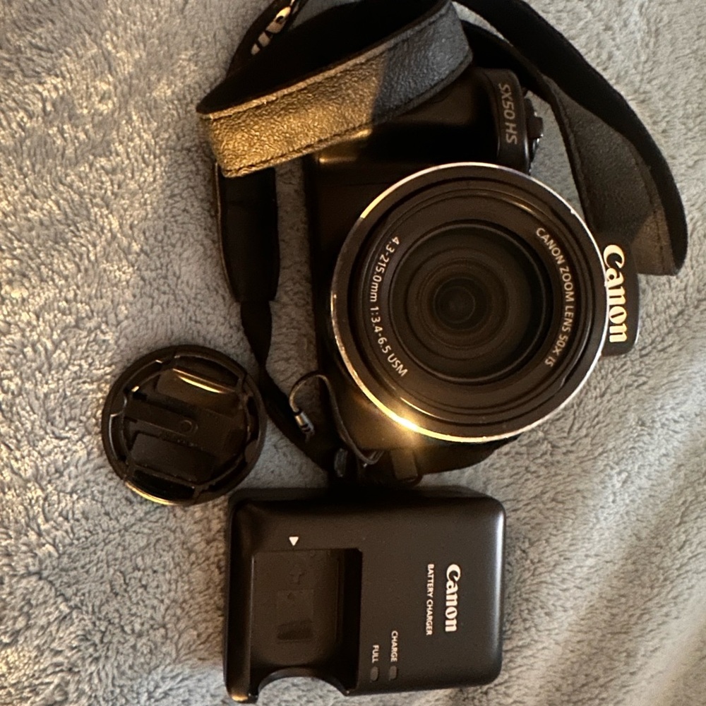 Canon Black powershot sx50HS with Lens Cap and Charger